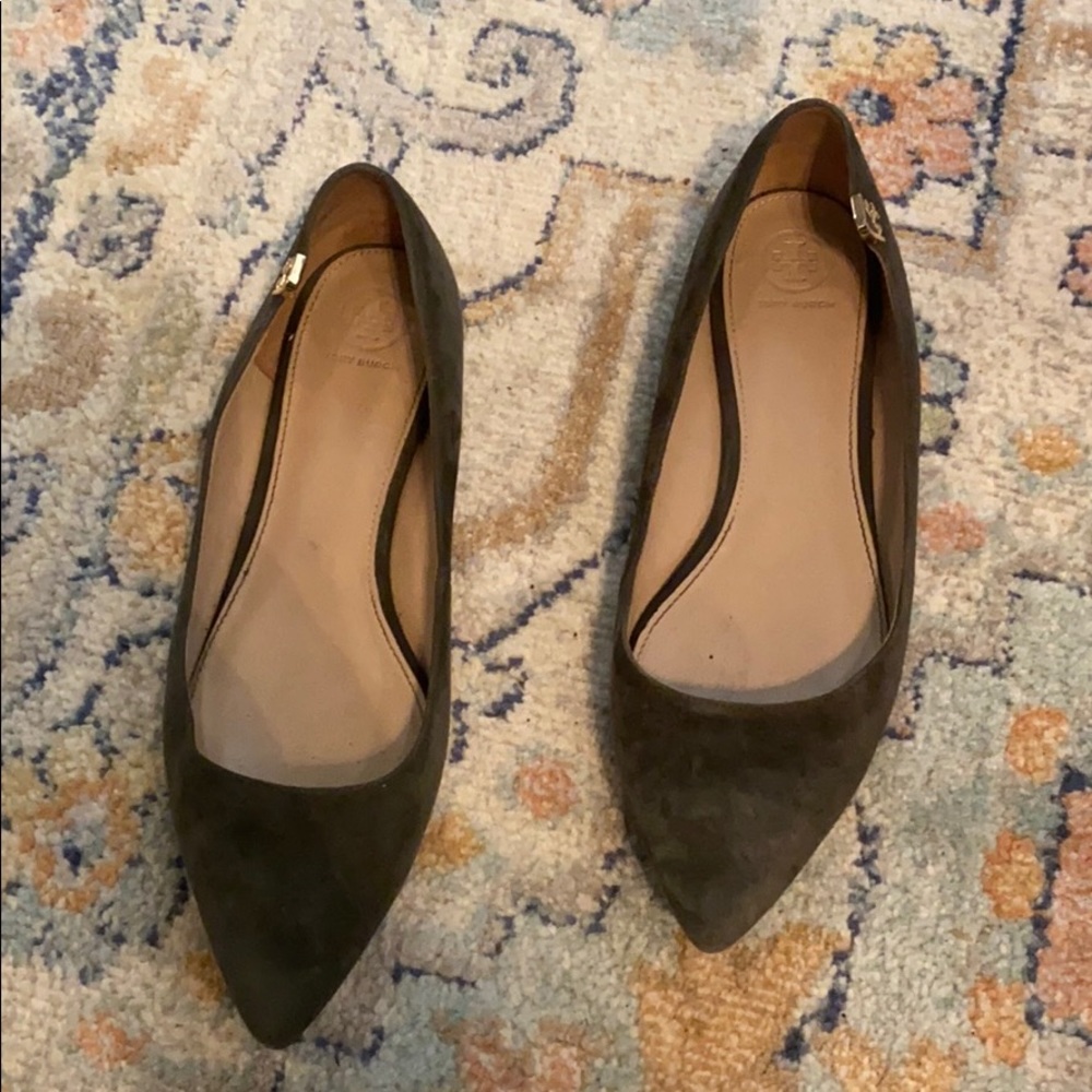 ‼️Tory Burch - olive suede pointed flats